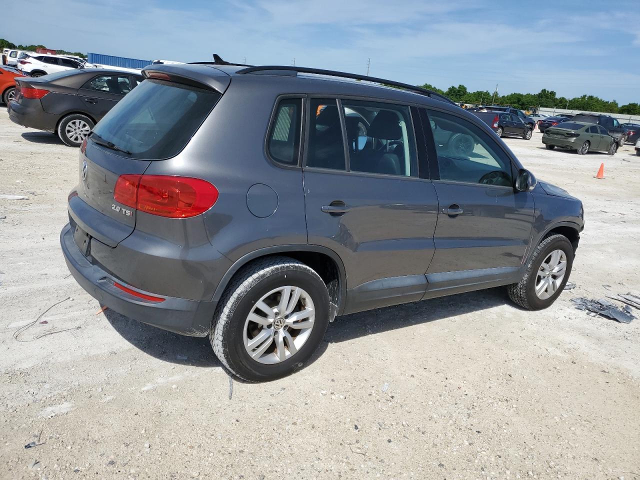 2015 VOLKSWAGEN TIGUAN S - Фото 3