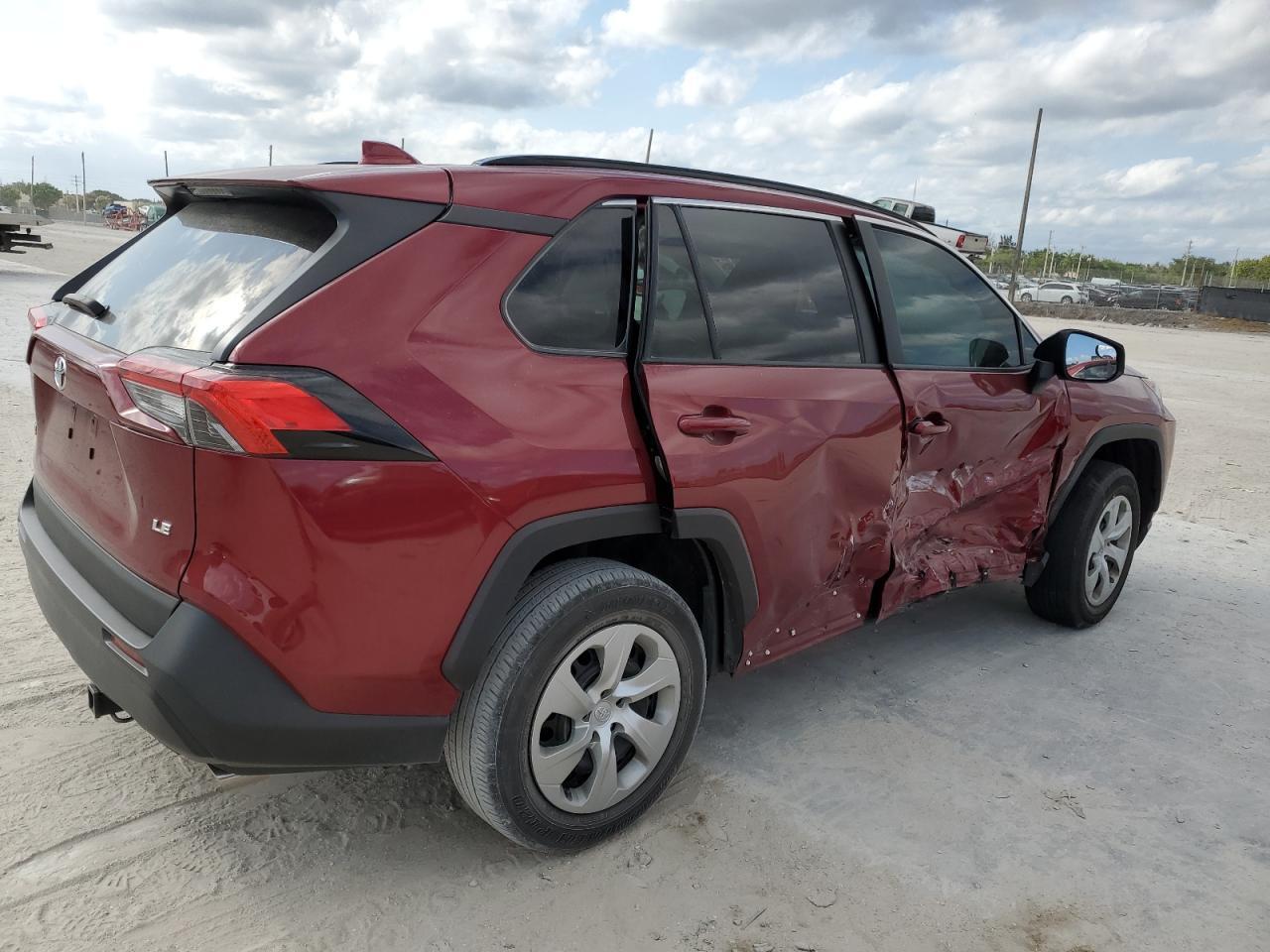 2021 TOYOTA RAV4 LE - Фото 3