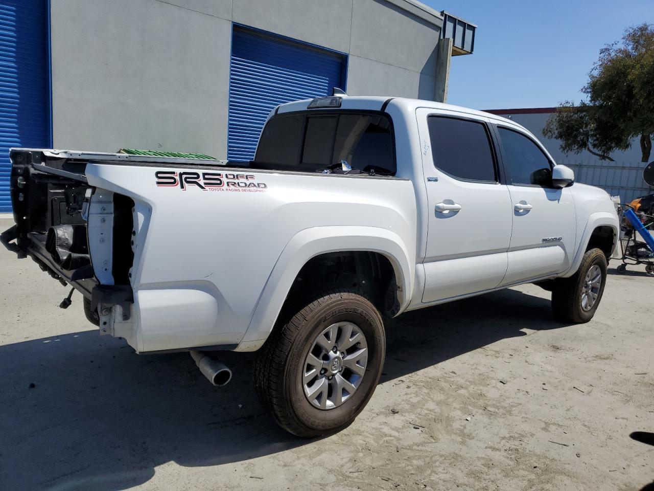 2017 TOYOTA TACOMA DOU - Фото 3