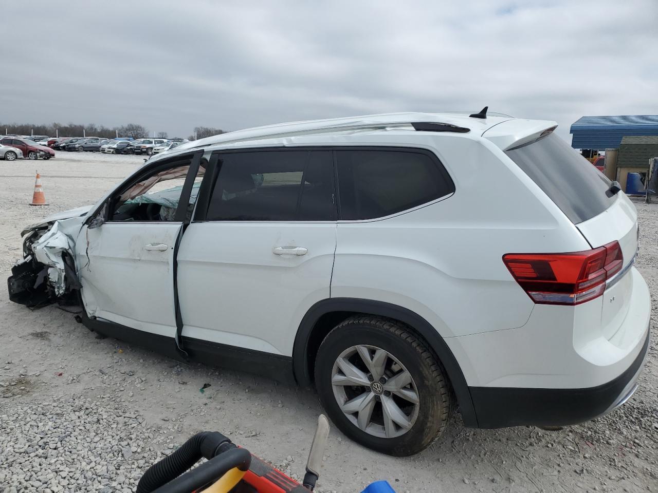 2018 VOLKSWAGEN ATLAS SE - Image 2