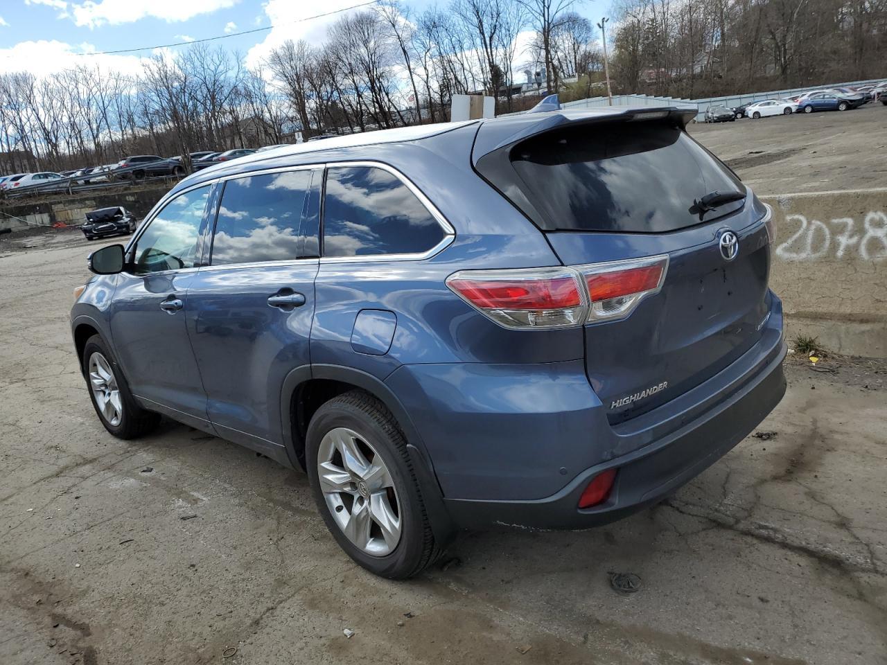 2015 TOYOTA HIGHLANDER - Image 2