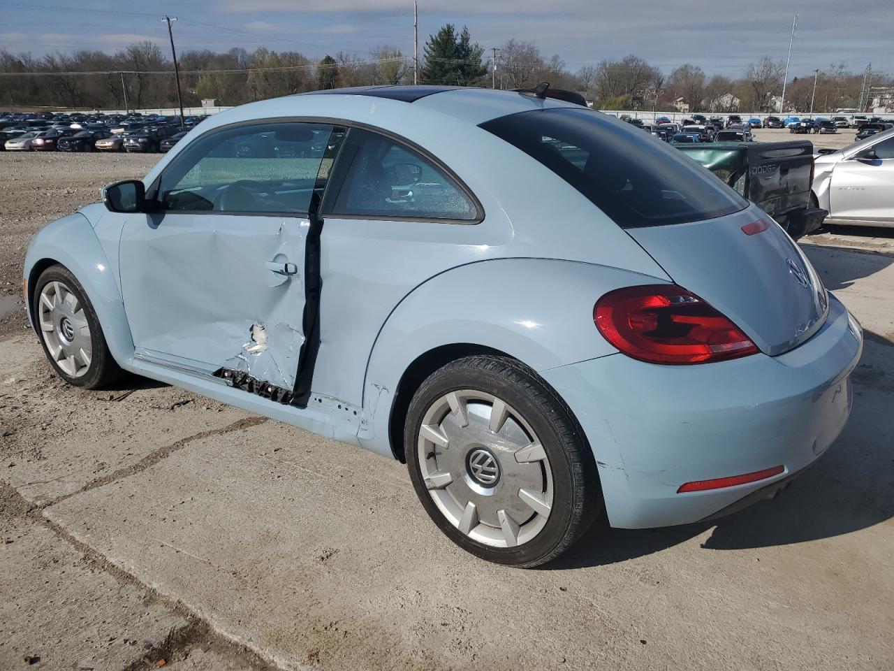 2012 VOLKSWAGEN BEETLE - Фото 2