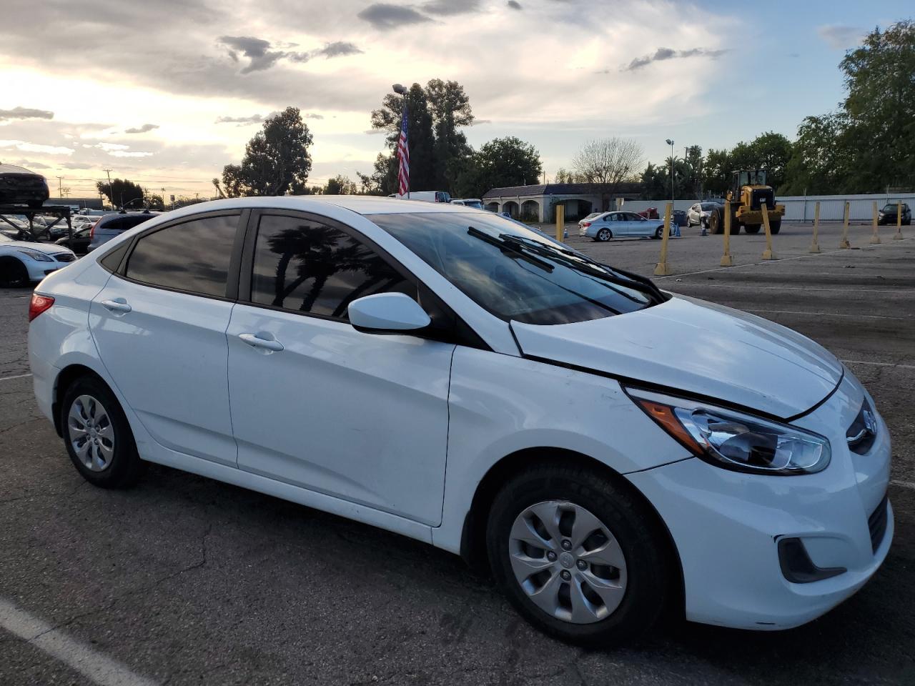 2017 HYUNDAI ACCENT SE - Image 4
