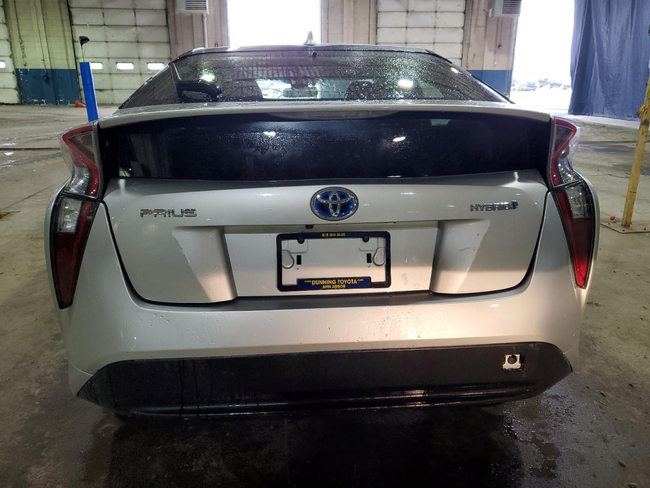 2016 TOYOTA PRIUS - Image 6