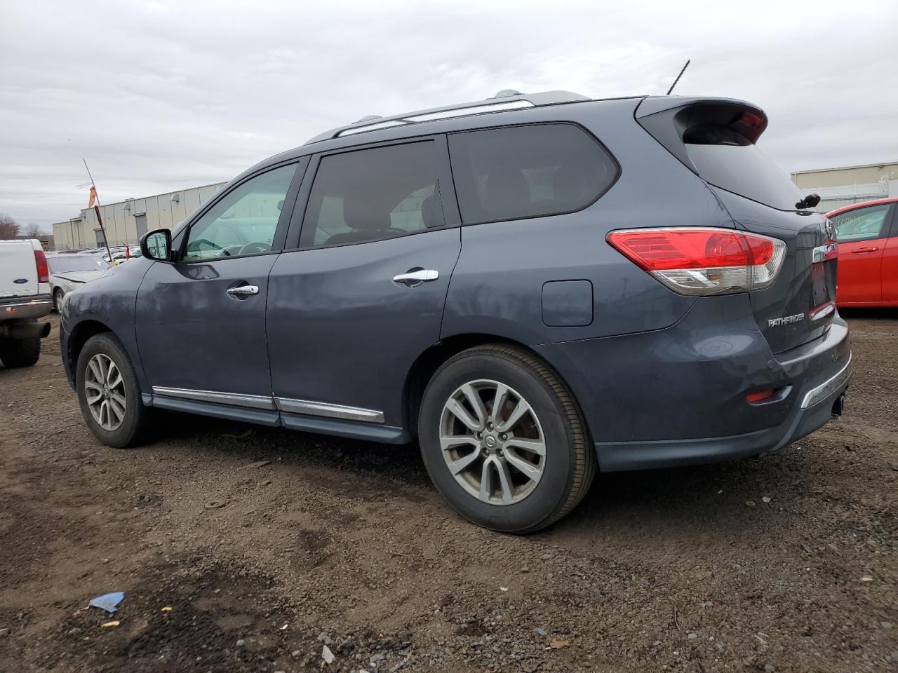 2013 NISSAN PATHFINDER - Image 2