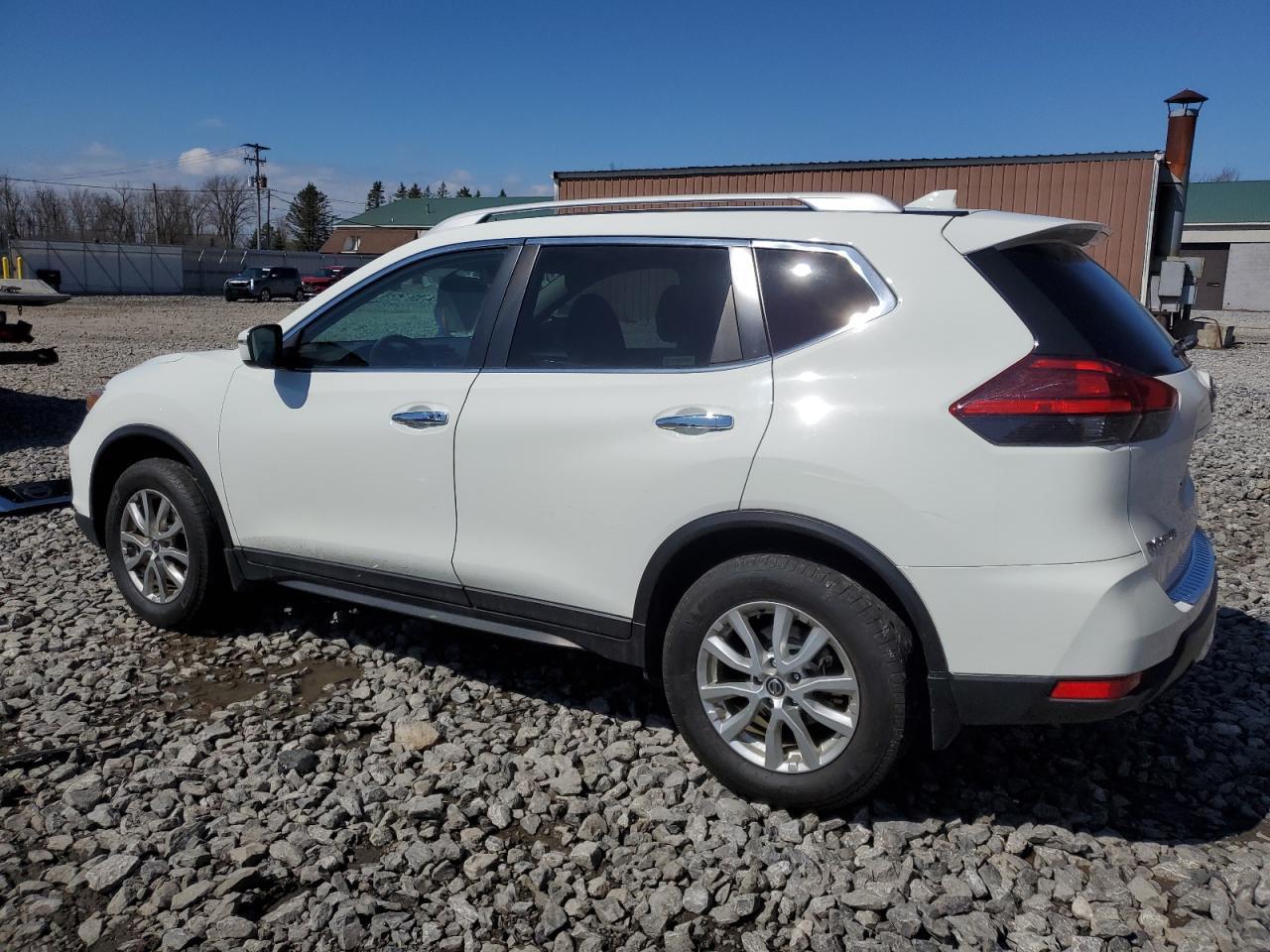 2017 NISSAN ROGUE SV - Image 2