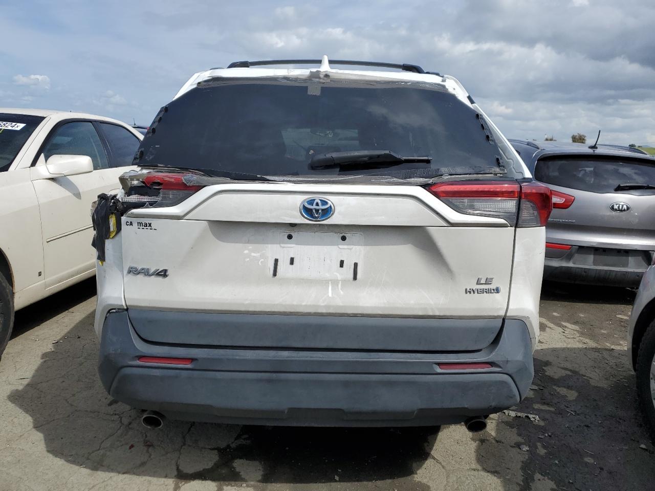 2021 TOYOTA RAV4 LE - Фото 6