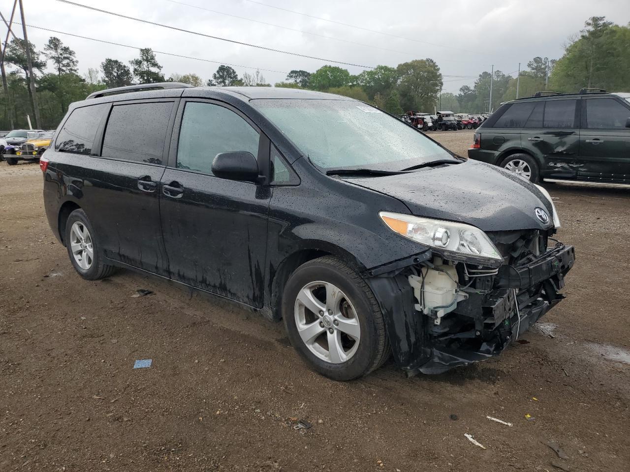 2015 TOYOTA SIENNA LE - Фото 4