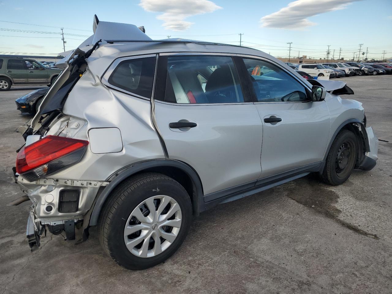 2017 NISSAN ROGUE S - Фото 3