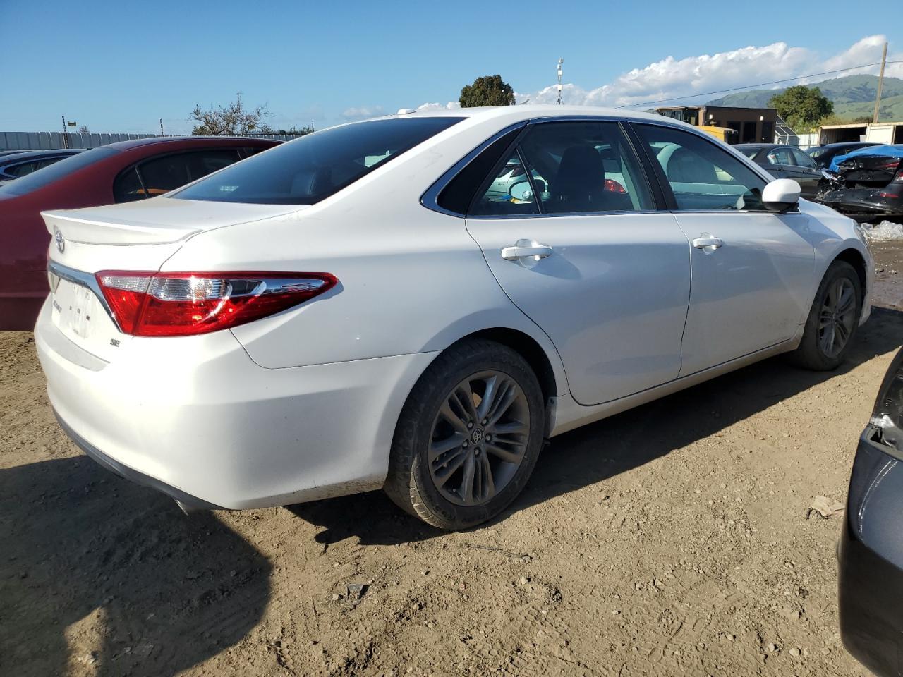 2017 TOYOTA CAMRY LE - Фото 3