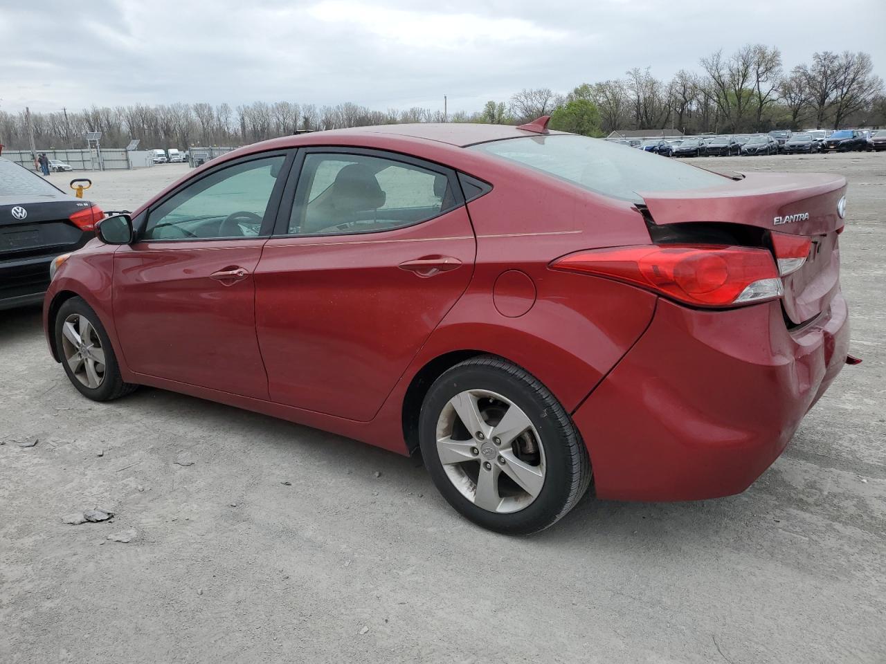 2013 HYUNDAI ELANTRA GL - Image 2
