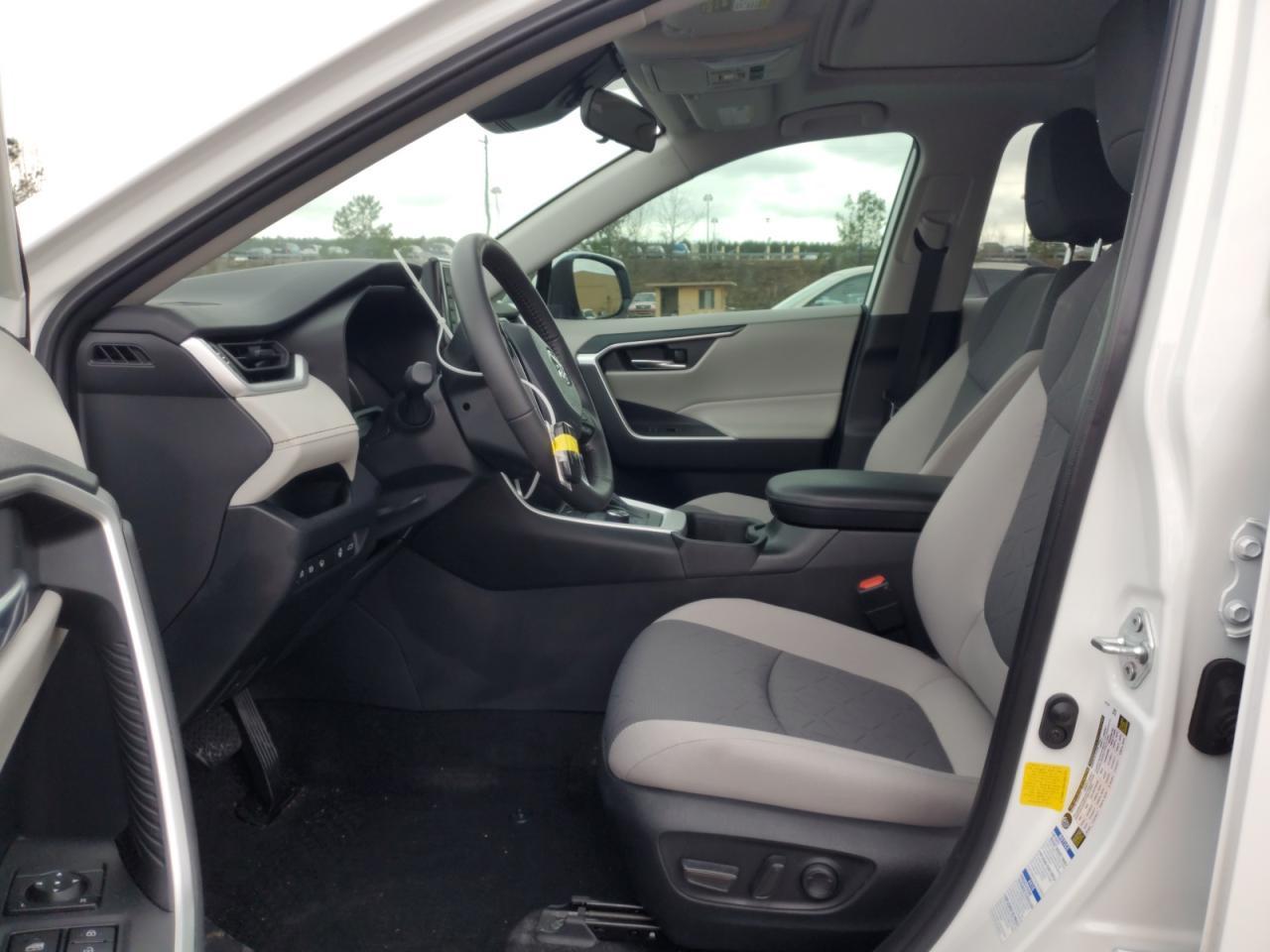 2022 TOYOTA RAV4 XLE - Image 7