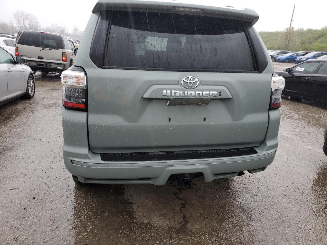2022 TOYOTA 4RUNNER SR - Image 6
