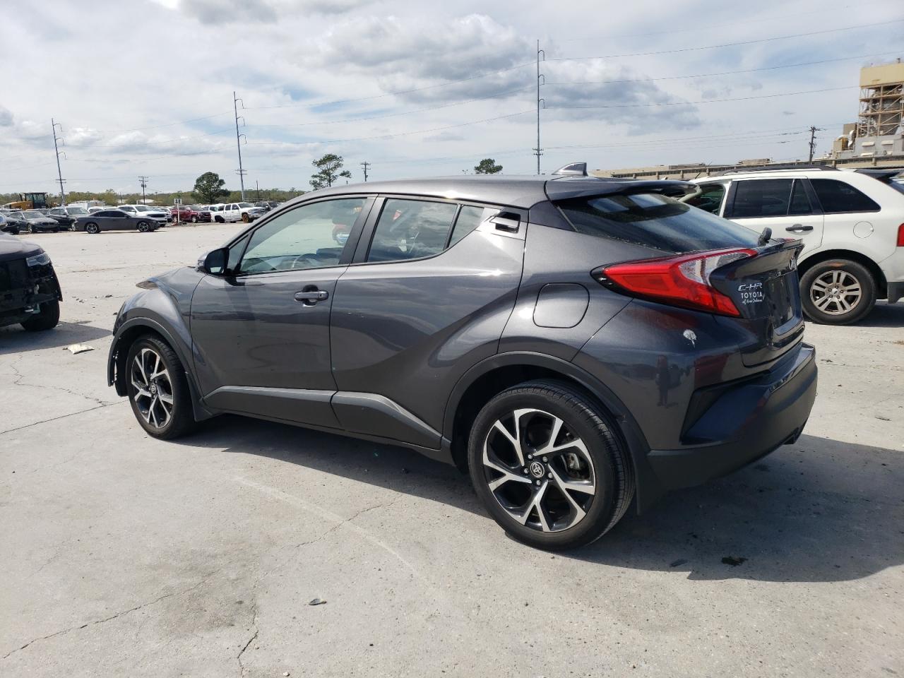 2021 TOYOTA C-HR XLE - Фото 2