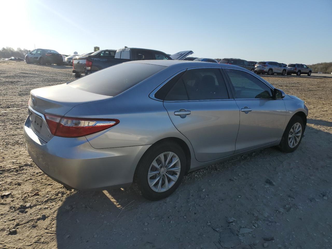 2016 TOYOTA CAMRY LE - Фото 3