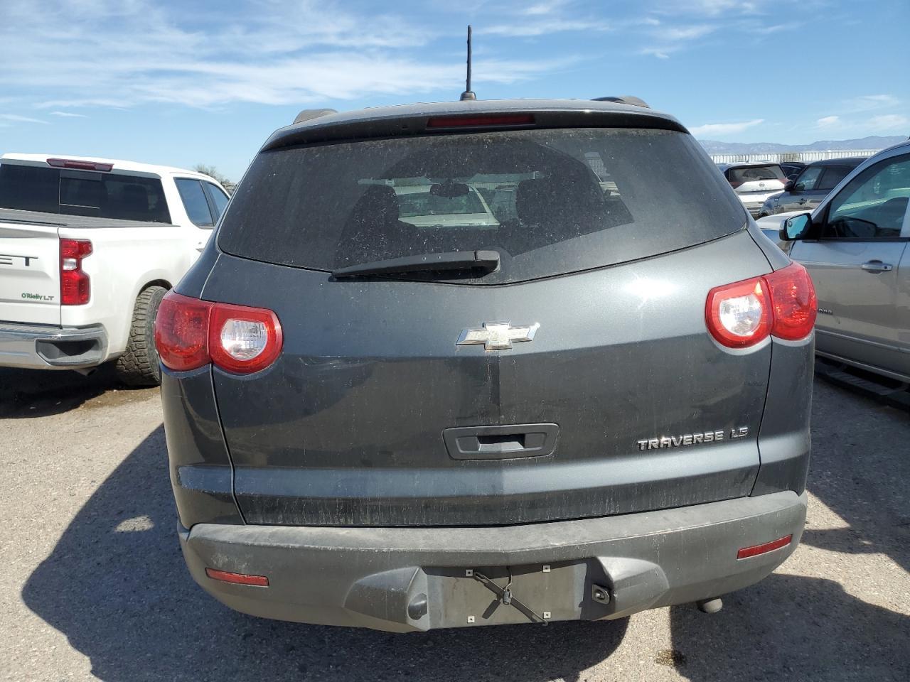 2011 CHEVROLET TRAVERSE L - Image 6