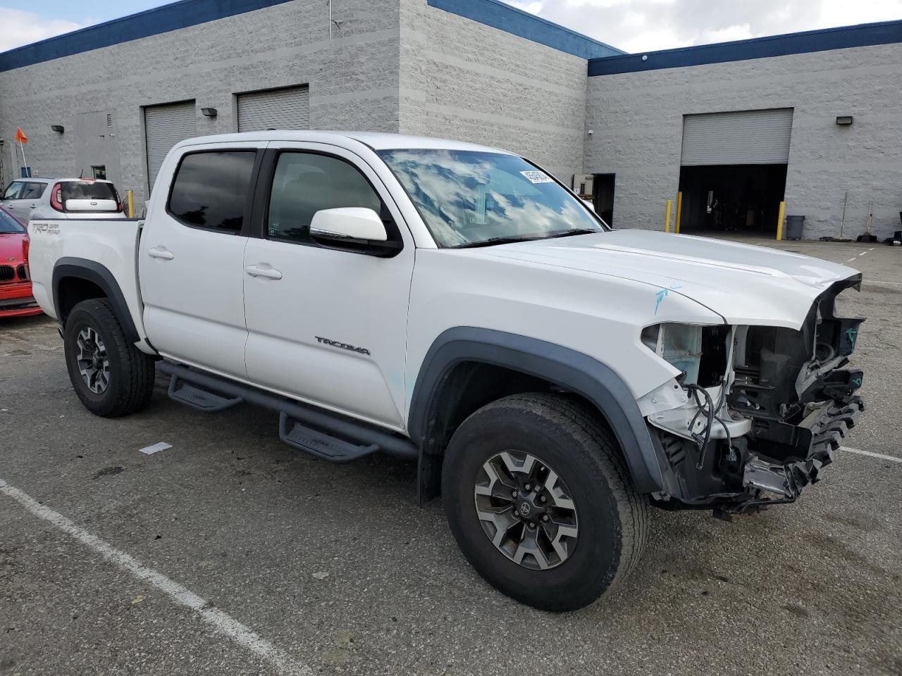 2017 TOYOTA TACOMA DOU - Фото 4