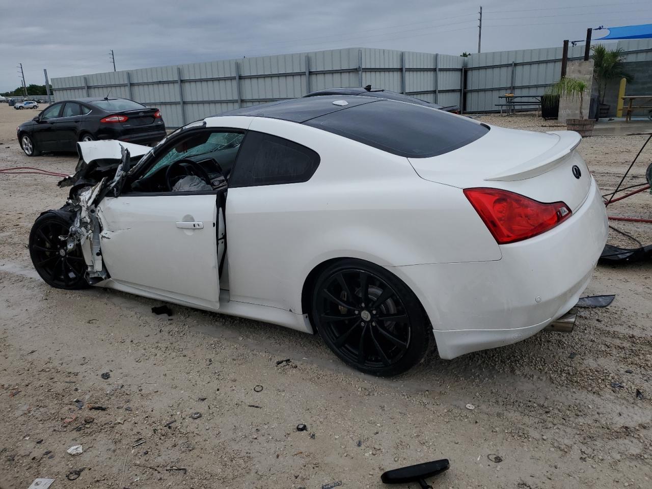2011 INFINITI G37 BASE - Image 2