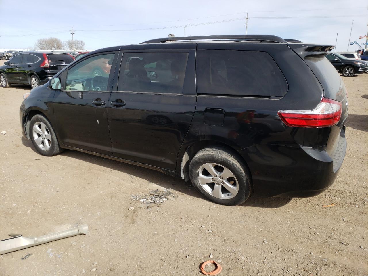 2015 TOYOTA SIENNA LE - Фото 2