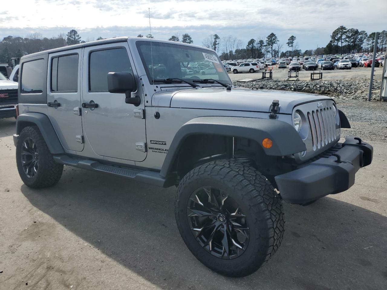2017 JEEP WRANGLER U - Фото 4