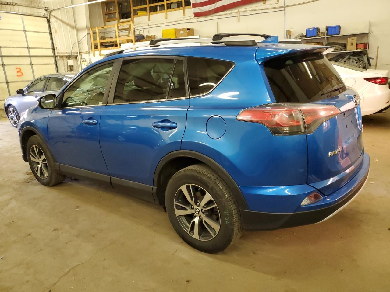 2016 TOYOTA RAV4 XLE - Фото 2