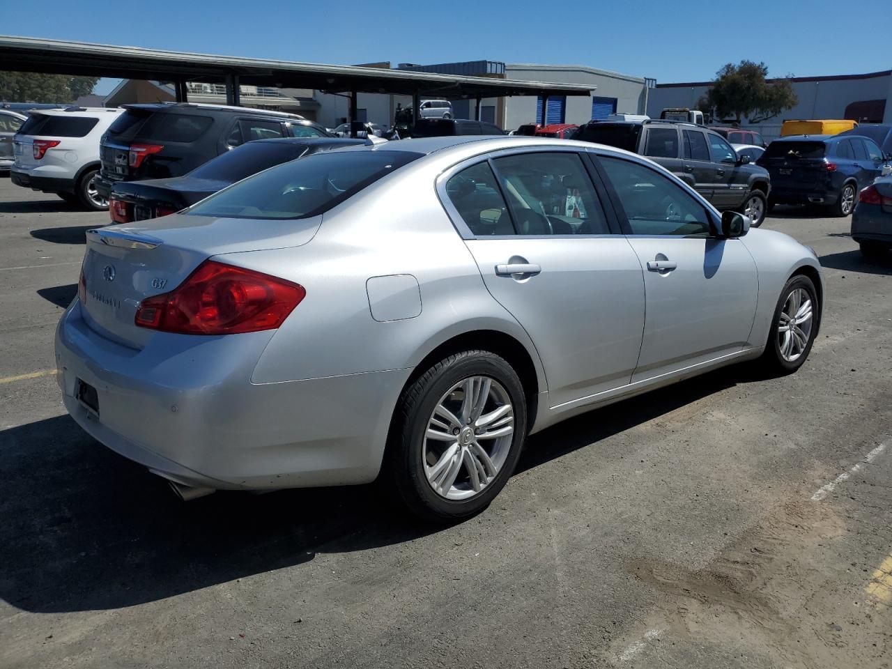 2011 INFINITI G37 BASE - Фото 3