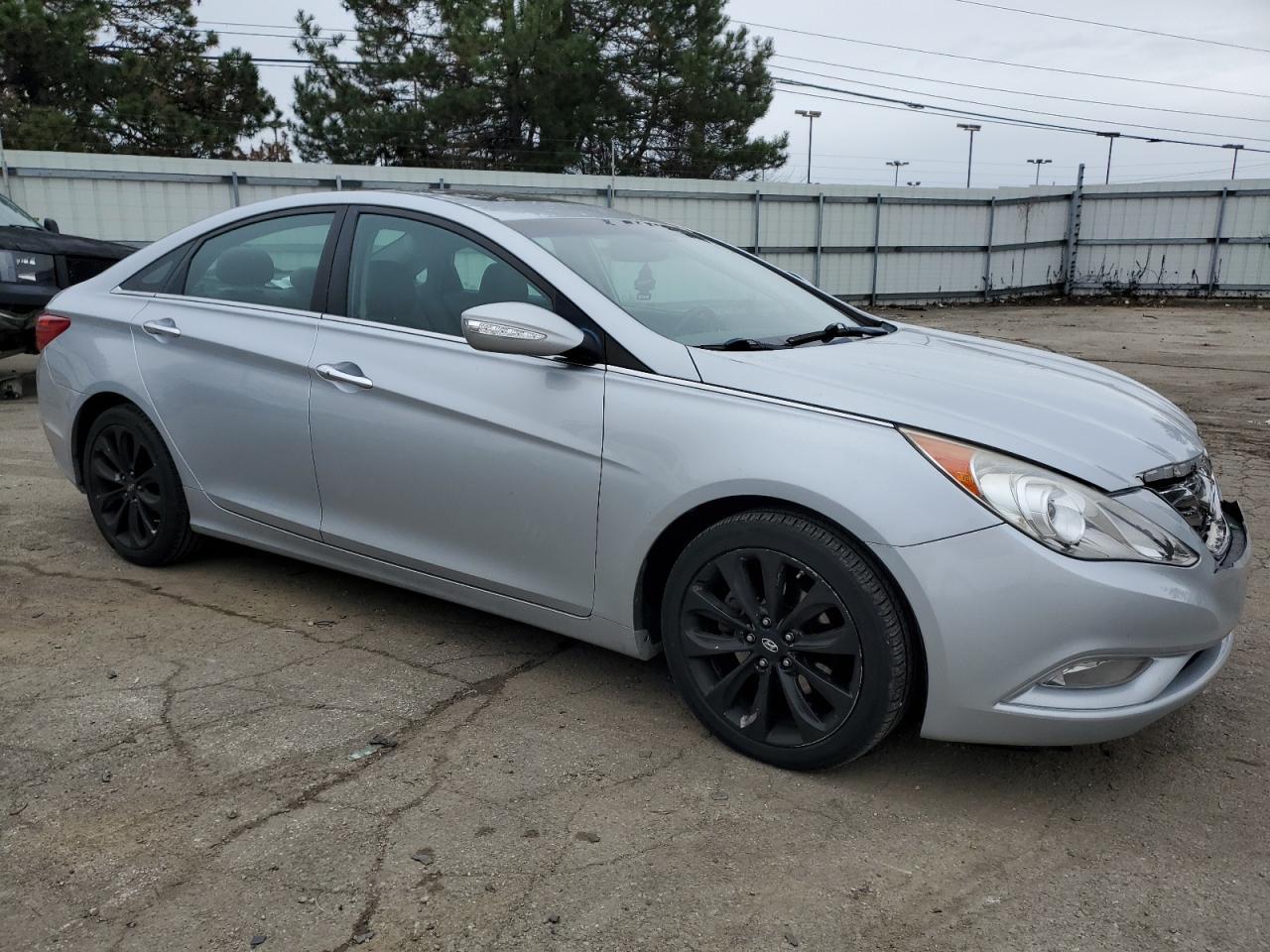 2011 HYUNDAI SONATA SE - Image 4