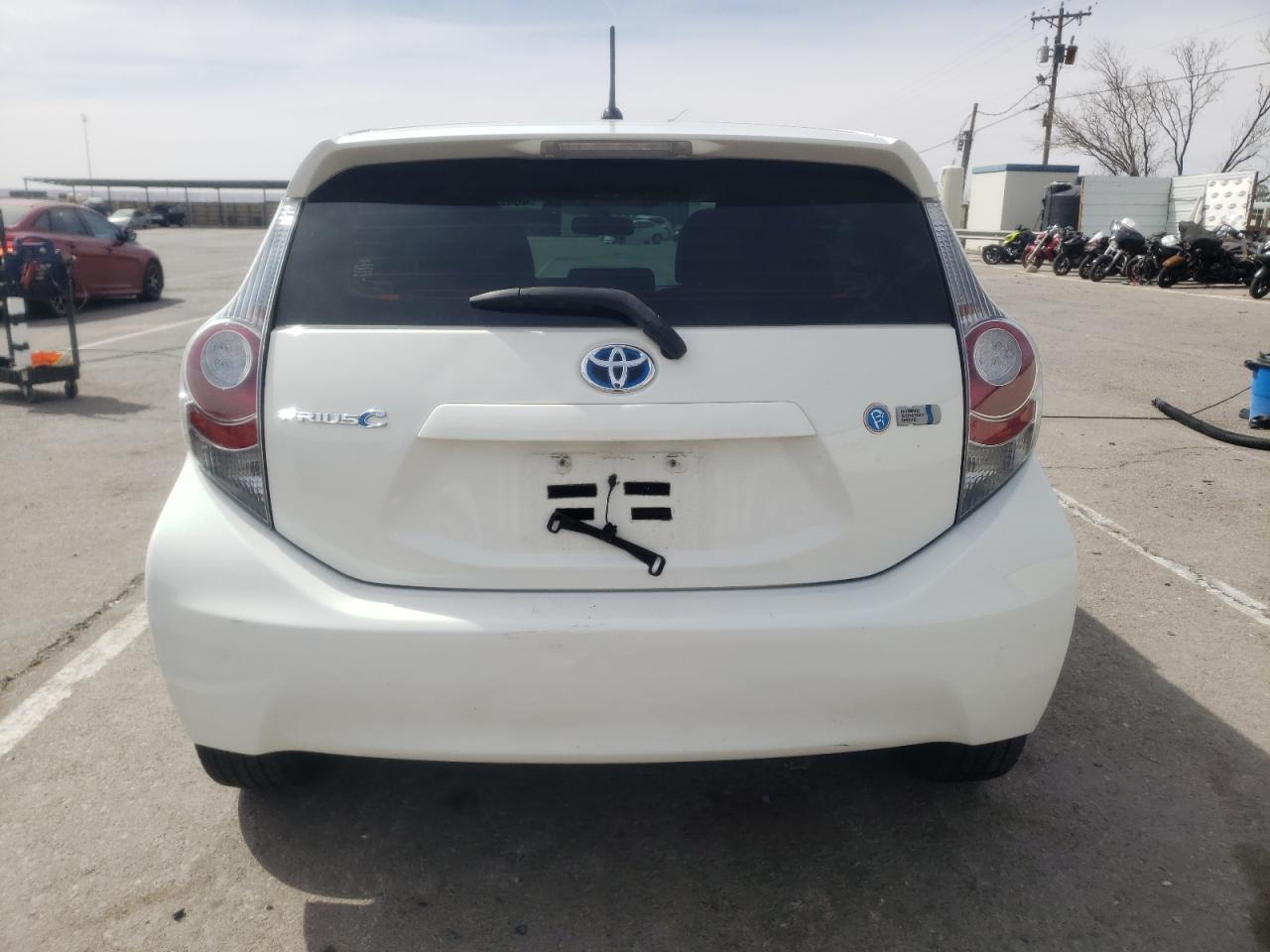 2013 TOYOTA PRIUS C - Фото 6