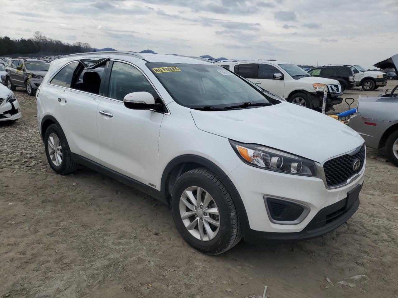 2017 KIA SORENTO LX - Image 4