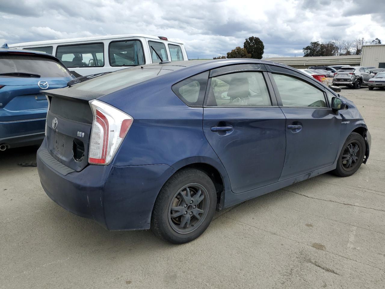 2013 TOYOTA PRIUS - Фото 3