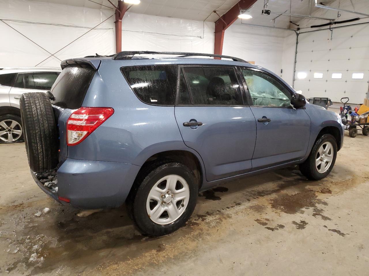 2011 TOYOTA RAV4 - Фото 3