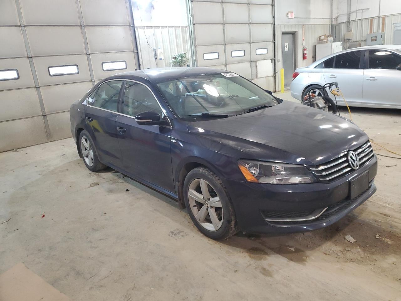 2014 VOLKSWAGEN PASSAT S - Фото 4