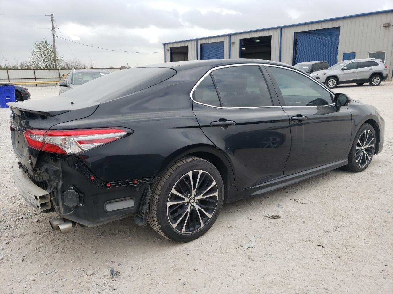 2018 TOYOTA CAMRY L - Фото 3