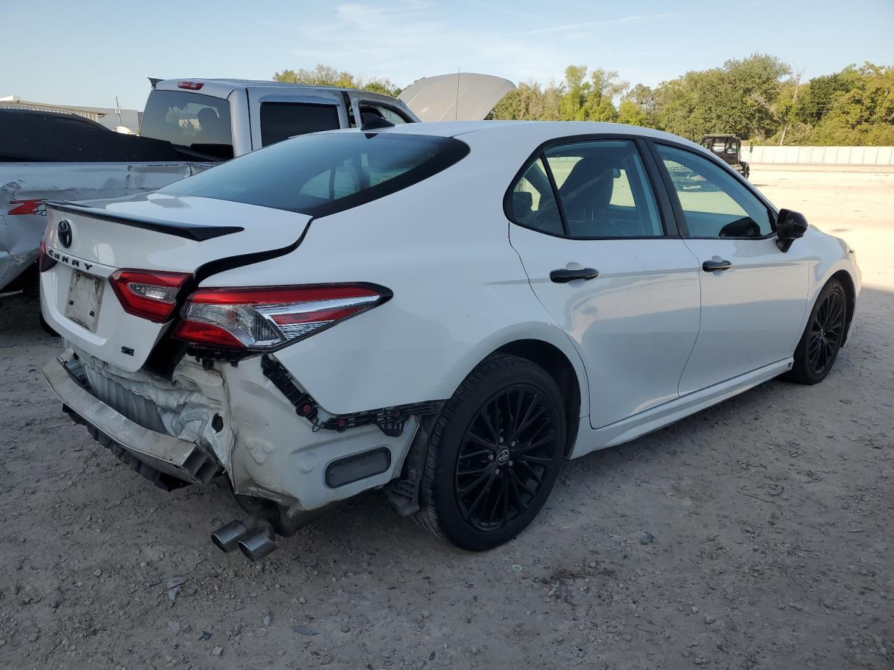 2020 TOYOTA CAMRY SE - Фото 3