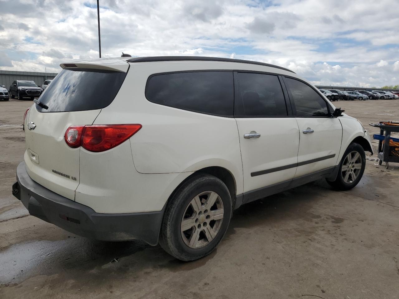 2012 CHEVROLET TRAVERSE L - Image 3