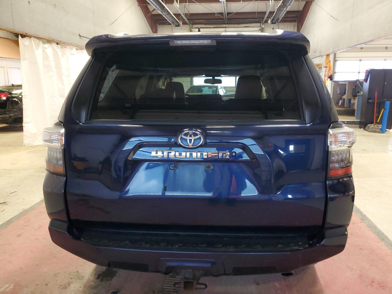 2017 TOYOTA 4RUNNER SR - Image 6