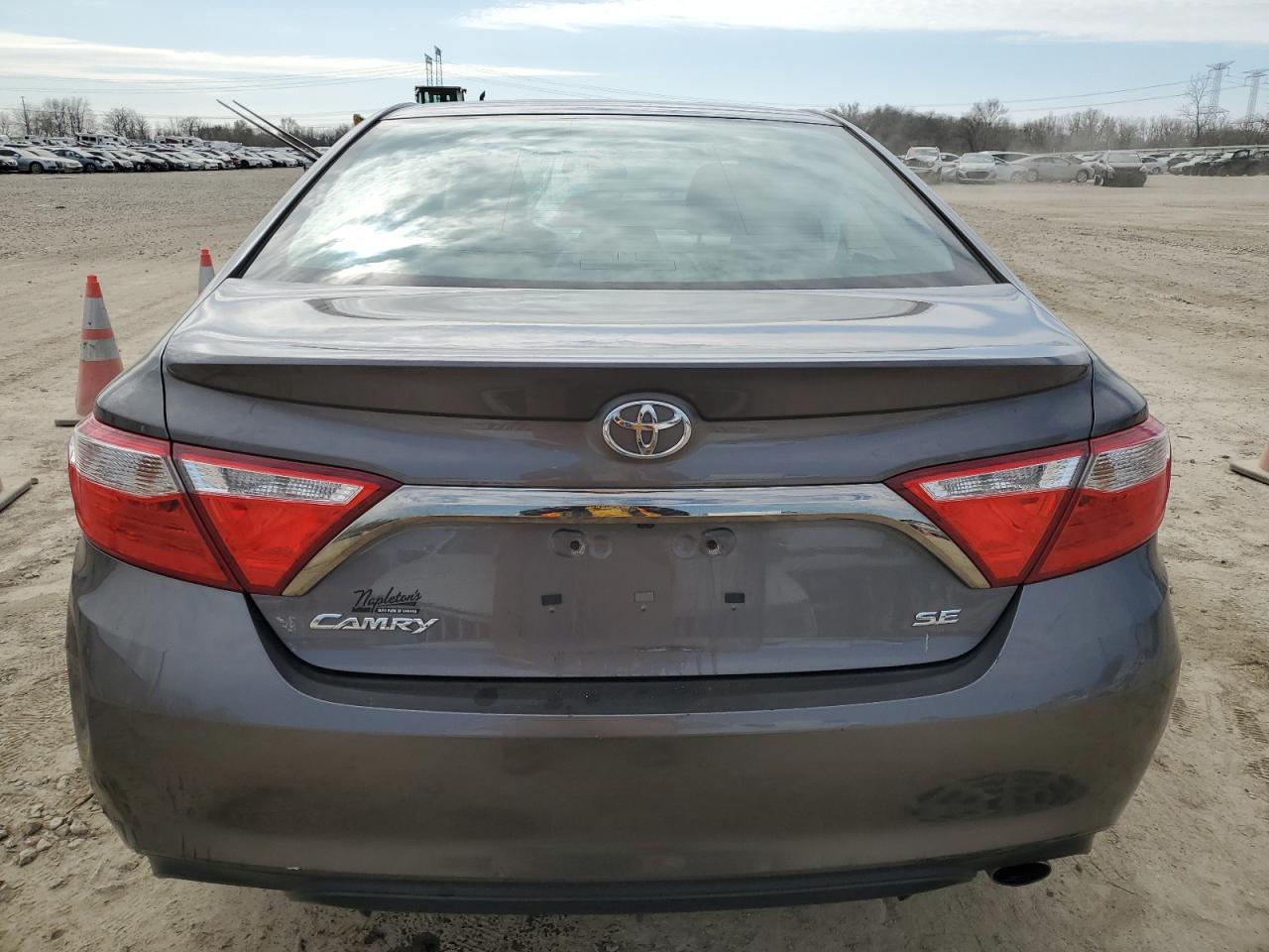 2017 TOYOTA CAMRY LE - Image 6