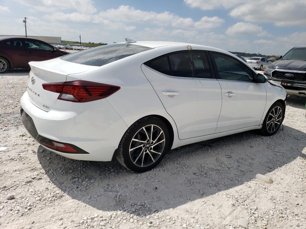 2019 HYUNDAI ELANTRA SE - Фото 3