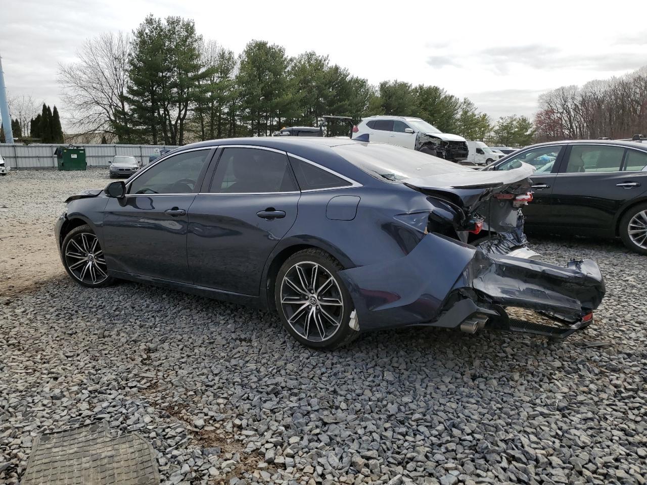 2019 TOYOTA AVALON XLE - Image 2