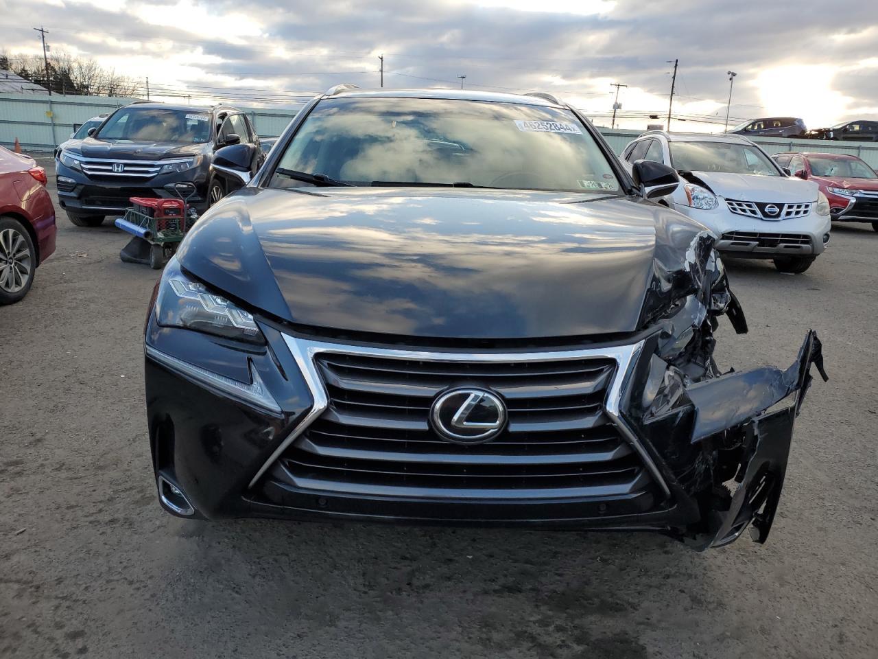 2017 LEXUS NX 200T BA - Фото 5