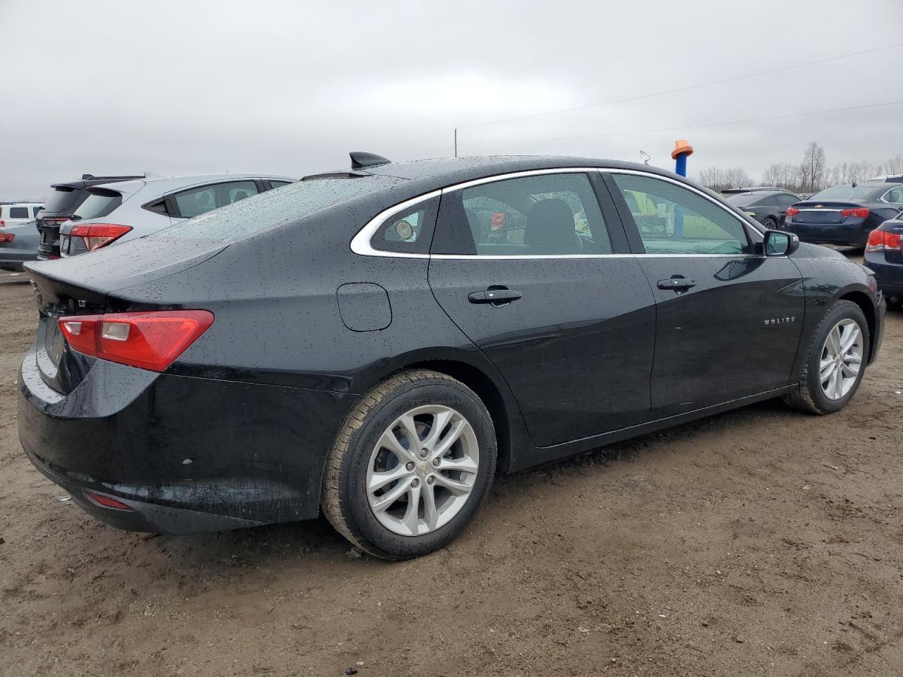 2017 CHEVROLET MALIBU LT - Image 3