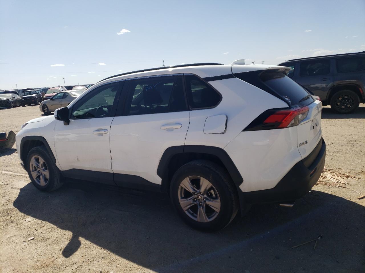 2022 TOYOTA RAV4 XLE - Фото 2