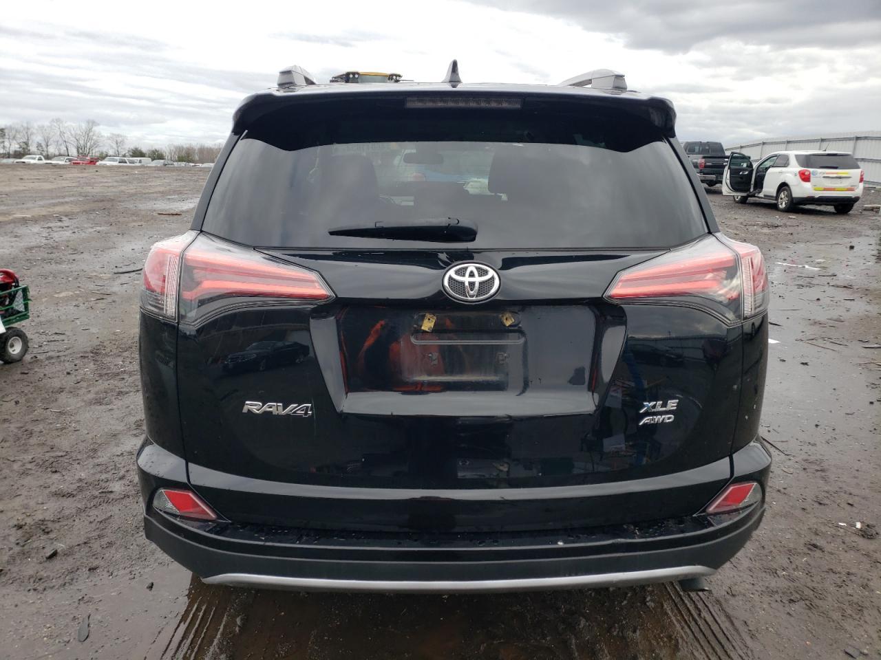 2017 TOYOTA RAV4 XLE - Image 6