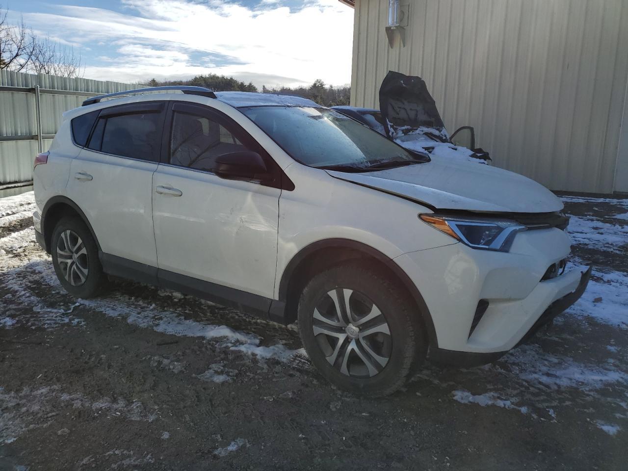 2017 TOYOTA RAV4 LE - Image 4
