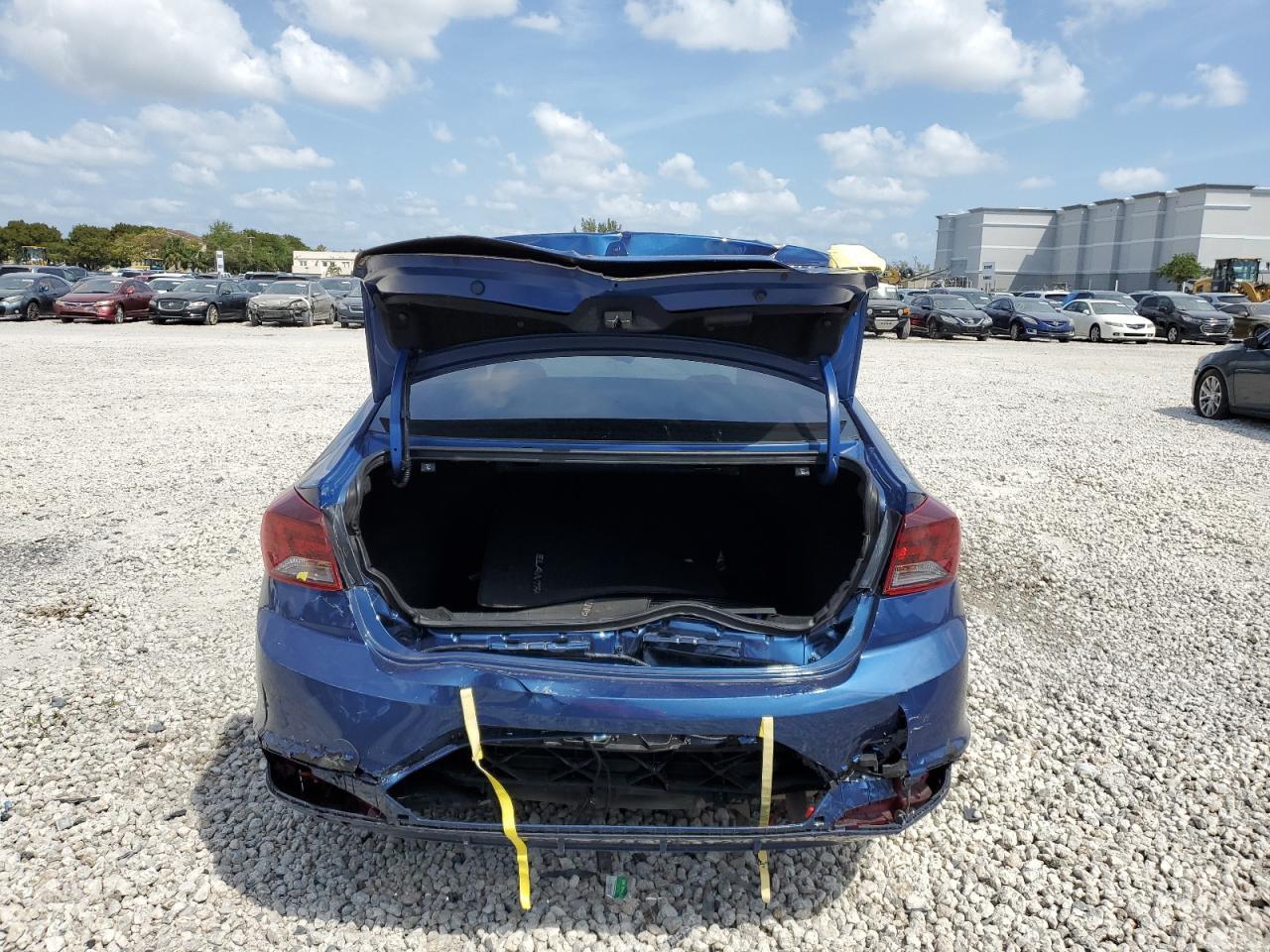 2019 HYUNDAI ELANTRA SE - Фото 6