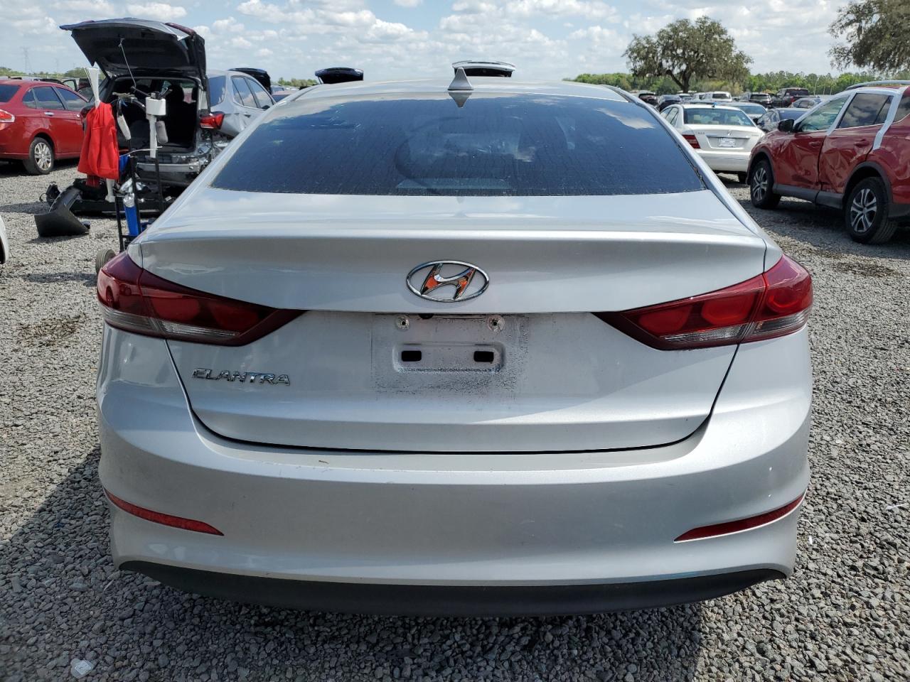 2018 HYUNDAI ELANTRA SE - Image 6