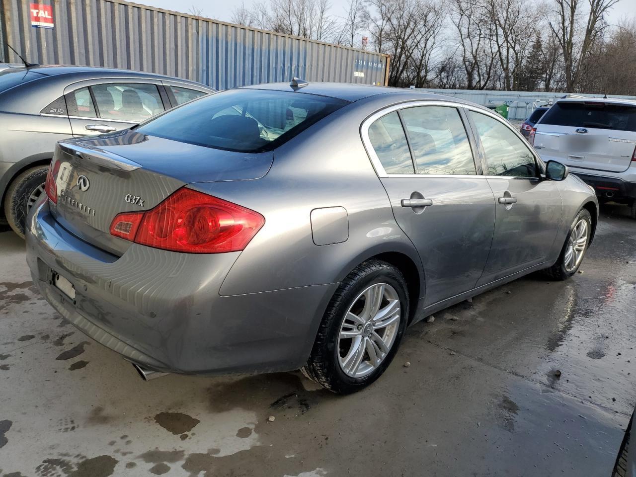 2012 INFINITI G37 - Image 3