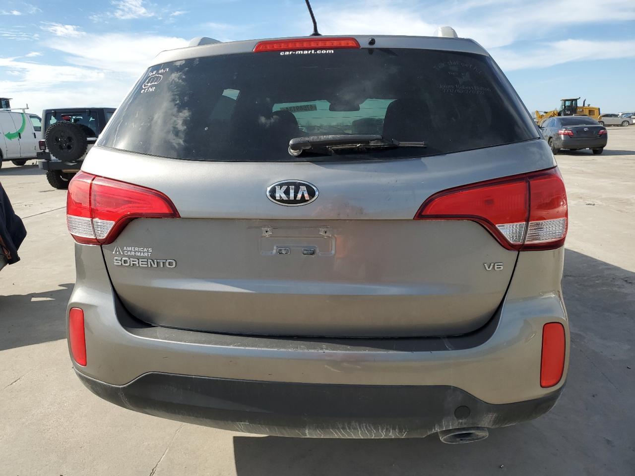2015 KIA SORENTO LX - Image 6