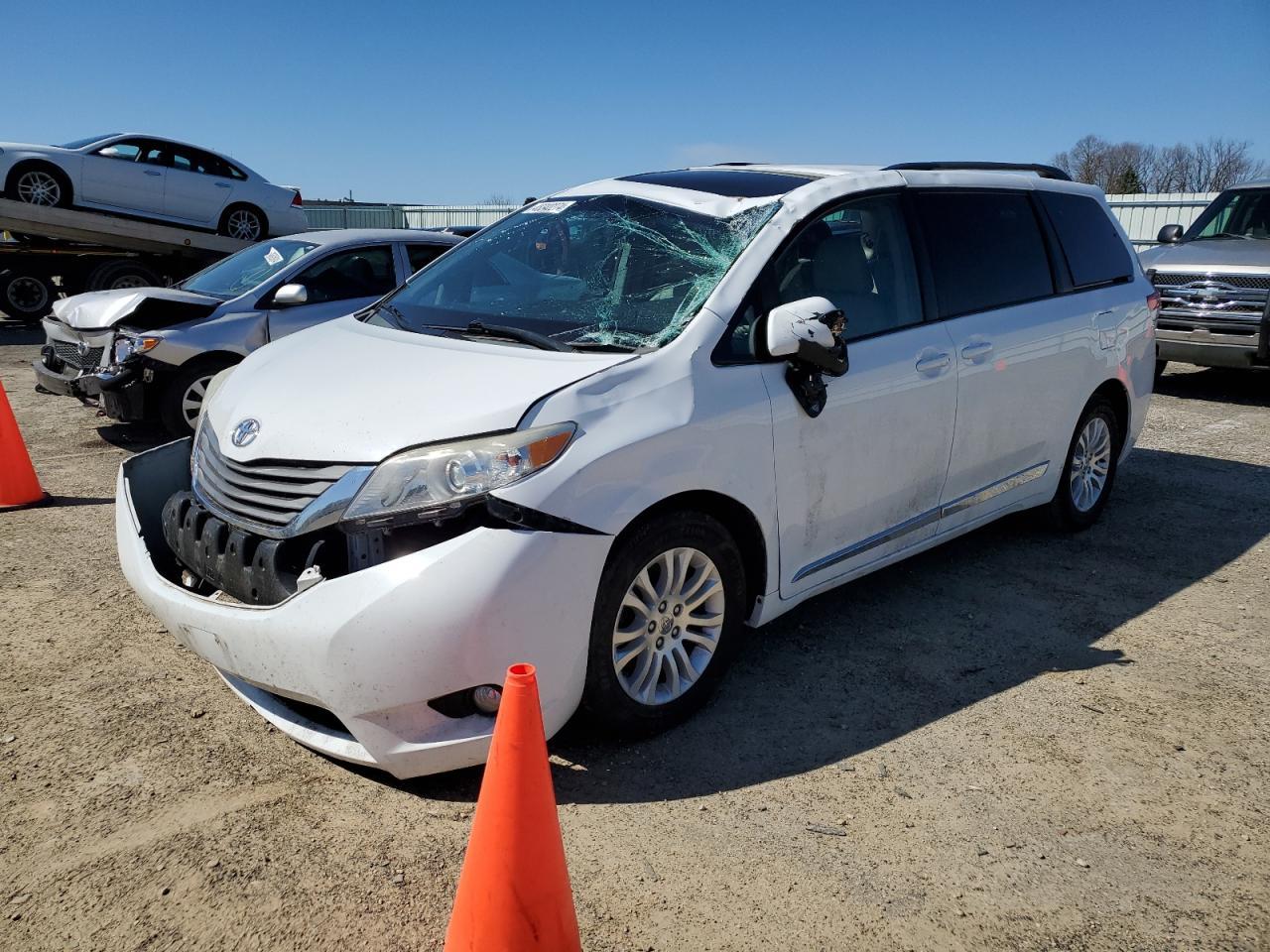 2013 TOYOTA SIENNA XLE