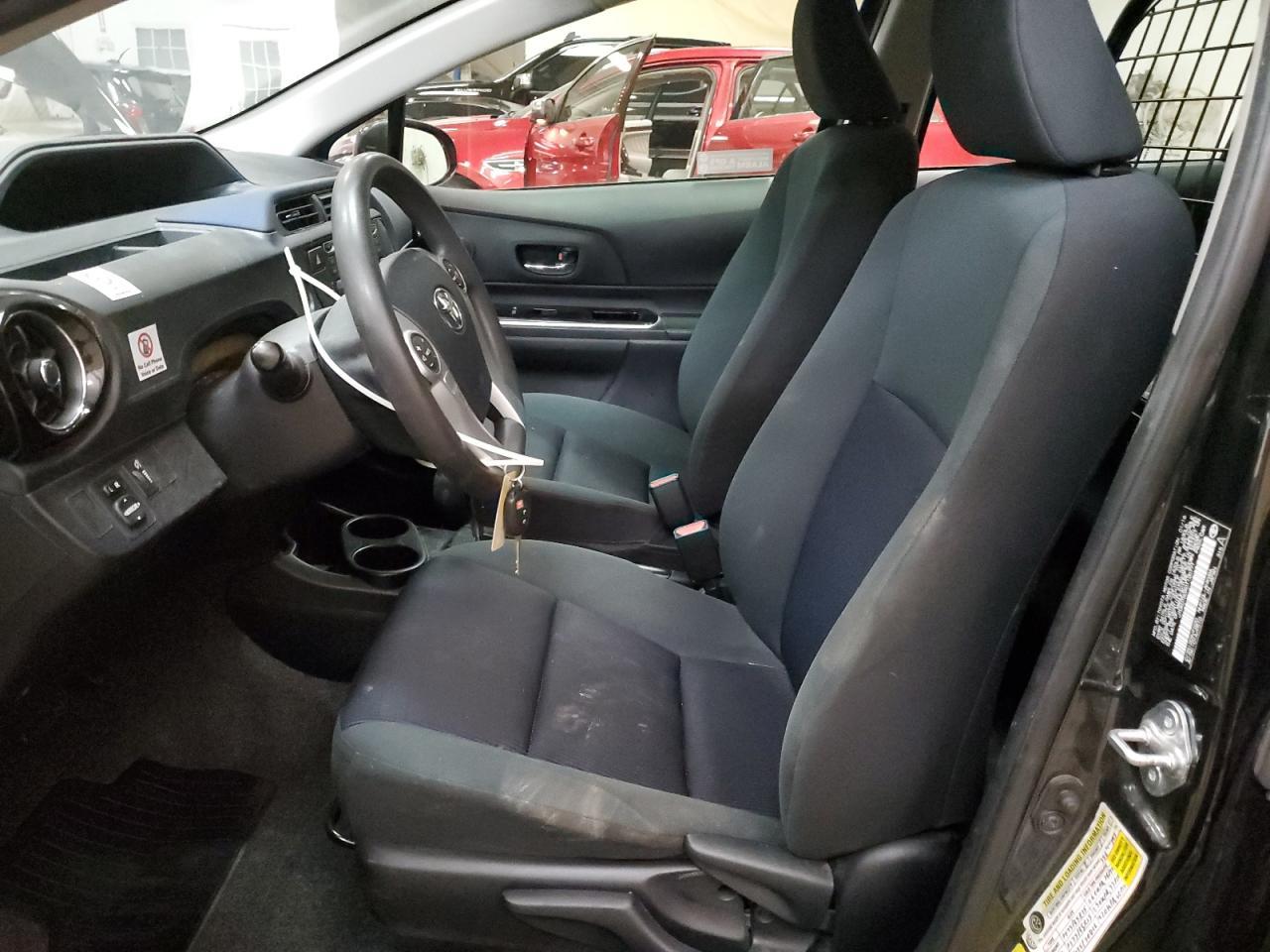 2016 TOYOTA PRIUS C - Фото 7